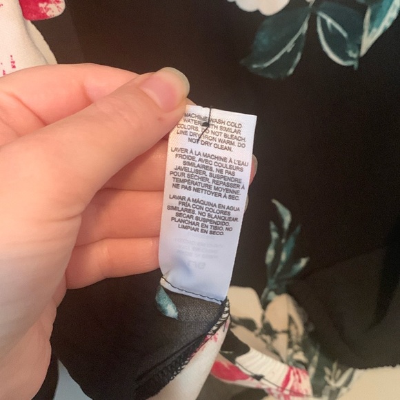 Like New Dynamite Off The Shoulder Black Floral 3/4 Sleeve Top Size Large - Picture 6 of 7